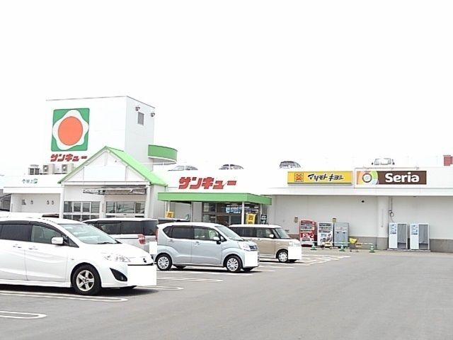 近くのサンキュー広原店まで950m（徒歩12分）