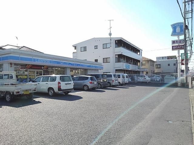 近くのローソン吉川栄町店まで300m（徒歩4分）