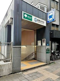 近くの板橋本町駅A4出口まで450m（徒歩6分）