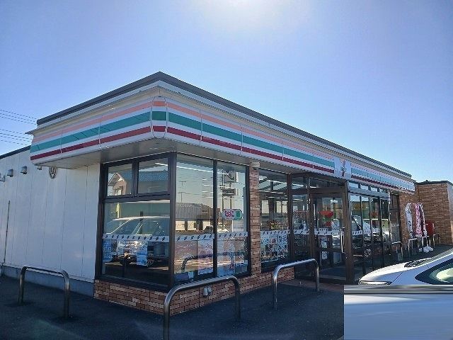 近くのセブンイレブン横芝光インター店まで600m(徒歩8分)