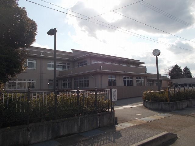 近くの岩瀬小学校まで270m(徒歩4分)