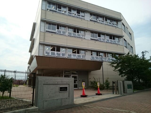 近くの山田小学校まで450m（徒歩6分）