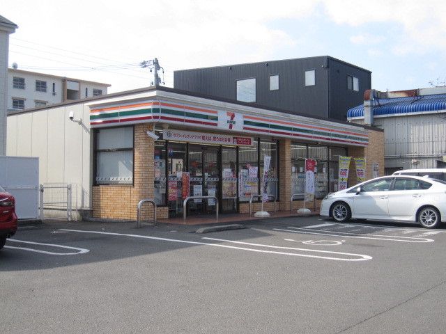 近くのセブンイレブン静岡桃園町店まで400m（徒歩5分）