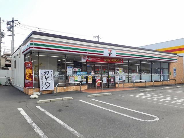 近くのセブンイレブン三原宮浦店まで450m(徒歩6分)