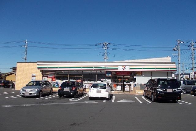 近くのセブンイレブン三島安久店まで500m（徒歩7分）