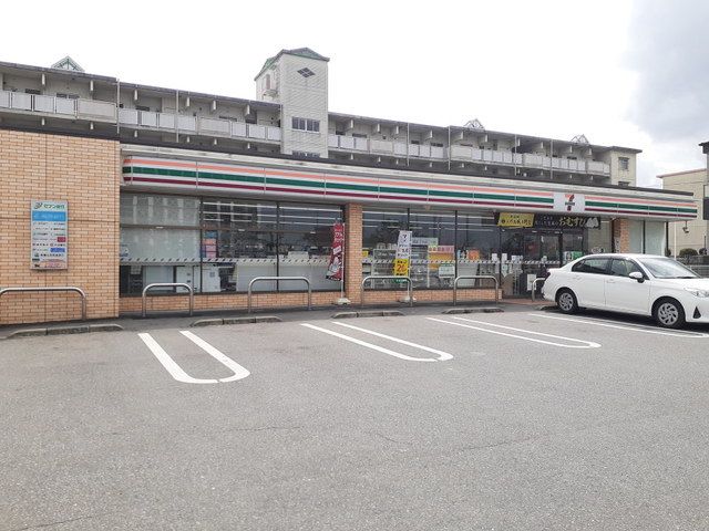 近くのセブンイレブン福岡田村4丁目店まで300m（徒歩4分）