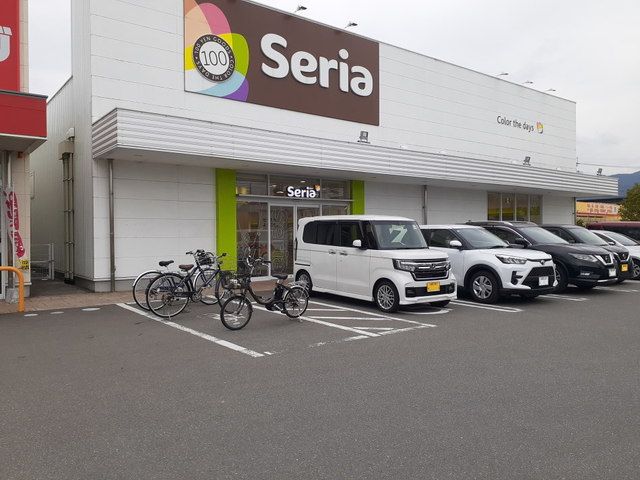 近くのSeria福岡歯科大前店まで600m（徒歩8分）