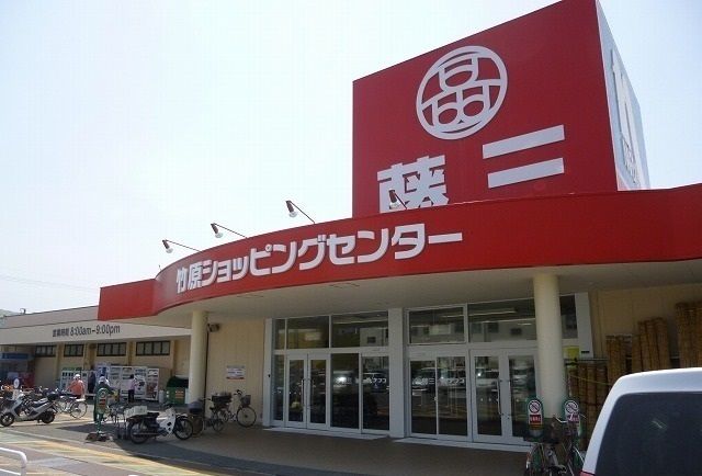 近くのスーパーまで1,200m（徒歩15分）