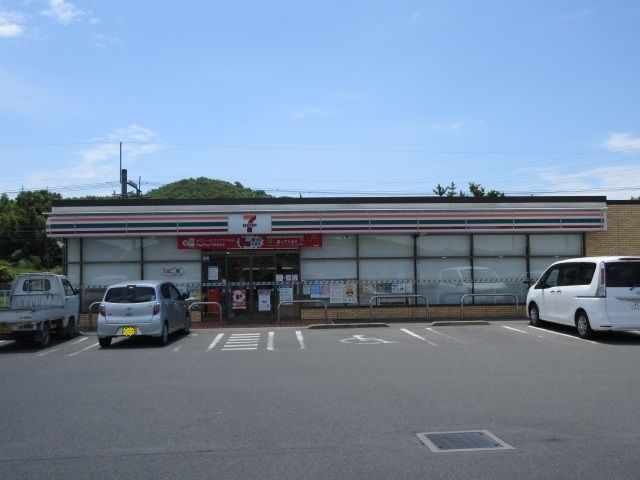 近くのセブンイレブン大牟田倉永店まで1,090m（徒歩14分）