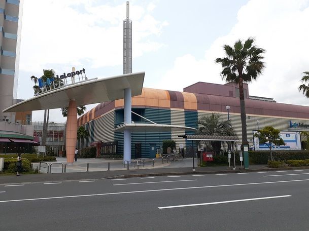 近くのららぽーと東京ベイまで1,100m（徒歩14分）