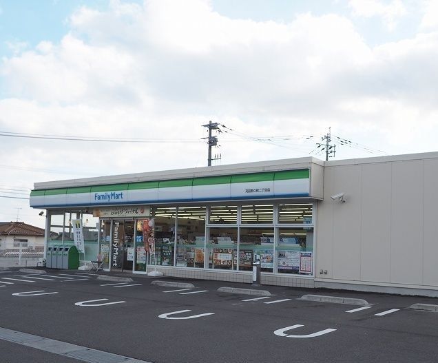 近くのファミリーマートまで650m(徒歩9分)