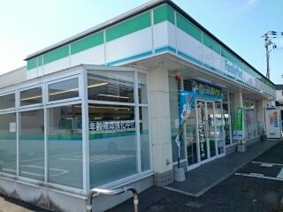 近くのファミリーマート様まで840m（徒歩11分）