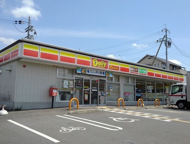 近くのコンビニまで80m（徒歩1分）