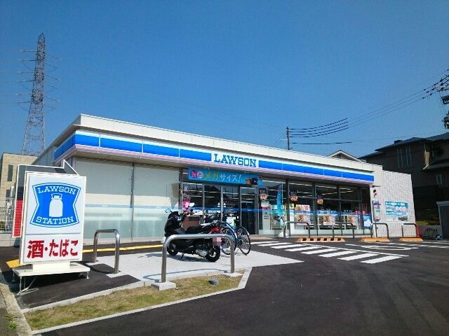 近くのコンビニまで550m（徒歩7分）