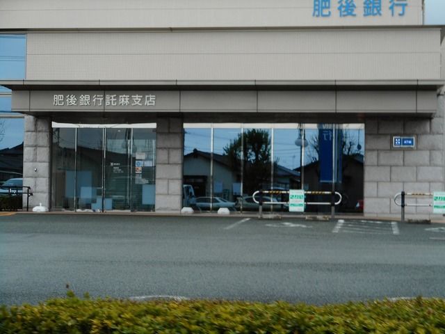 近くの肥後銀行託麻支店まで700m（徒歩9分）