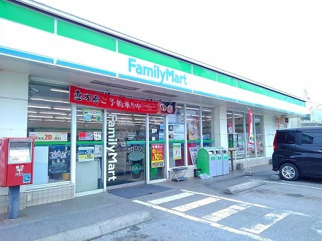 近くのファミリーマート具志川江洲店まで400m(徒歩5分)
