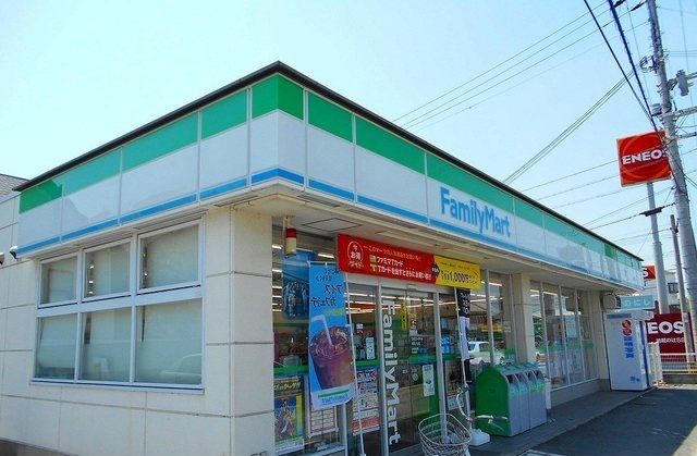 近くのファミリーマート和歌山中之島様まで1,000m（徒歩13分）