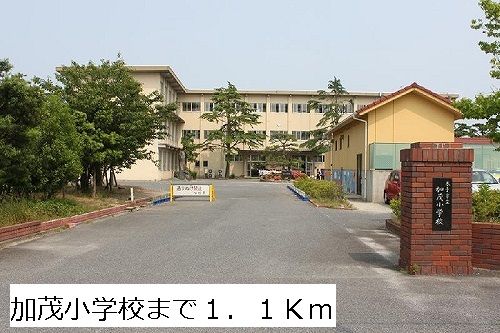 近くの小学校まで1,100m（徒歩14分）