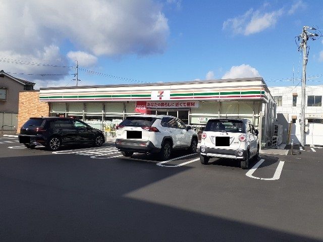 近くのコンビニまで450m（徒歩6分）