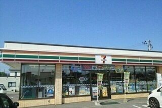 近くのセブンイレブン神楽岡１４条店まで750m（徒歩10分）