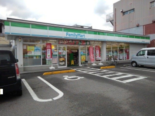 近くのファミリーマート新居浜徳常店様まで400m(徒歩5分)