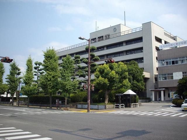 近くの新居浜市役所様まで550m(徒歩7分)