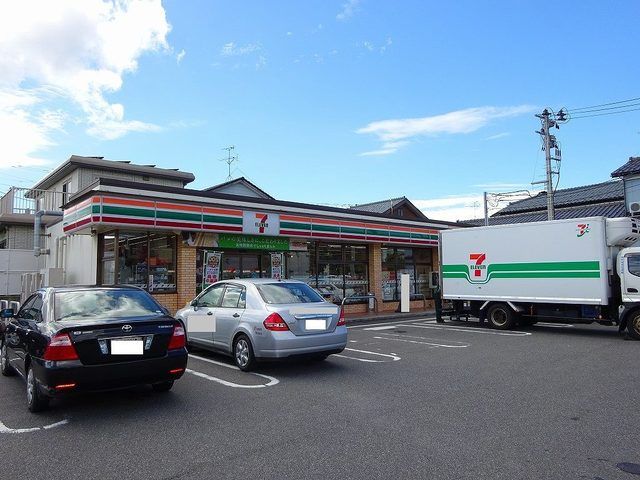 近くのセブンイレブン新潟向陽2丁目店まで500m(徒歩7分)
