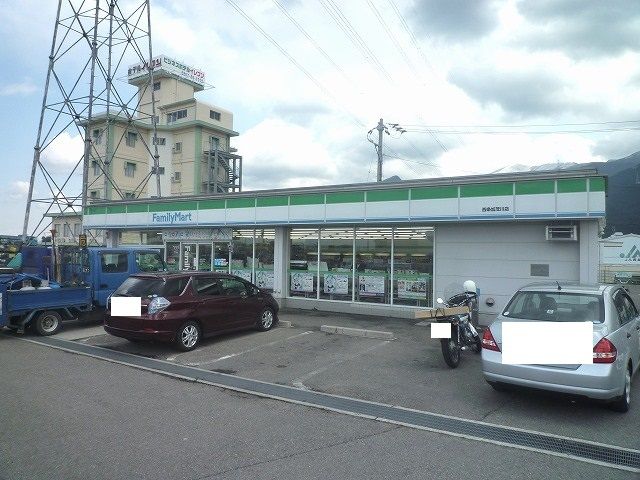 近くのコンビニまで850m（徒歩11分）