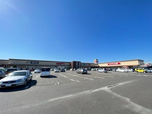 近くのヨークベニマル山田鈎取店まで1,100m(徒歩14分)