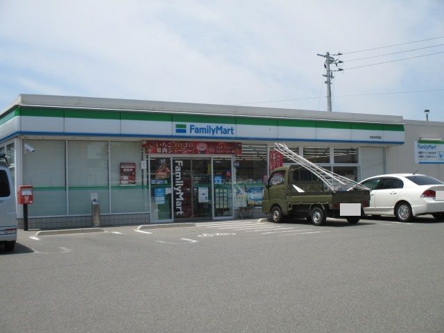 近くのファミリーマート西岐波店まで1,100m(徒歩14分)