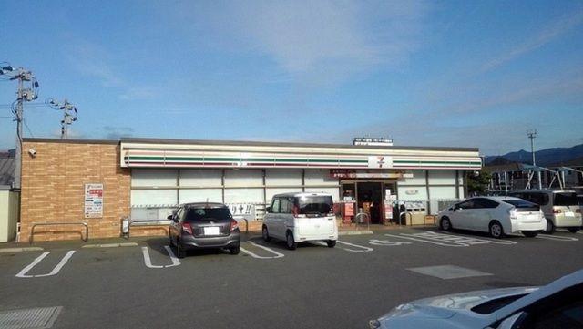 近くのセブンイレブンまで200m（徒歩3分）