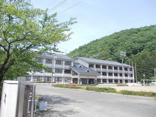 近くの本巣市立本巣中学校まで1,000m(徒歩13分)