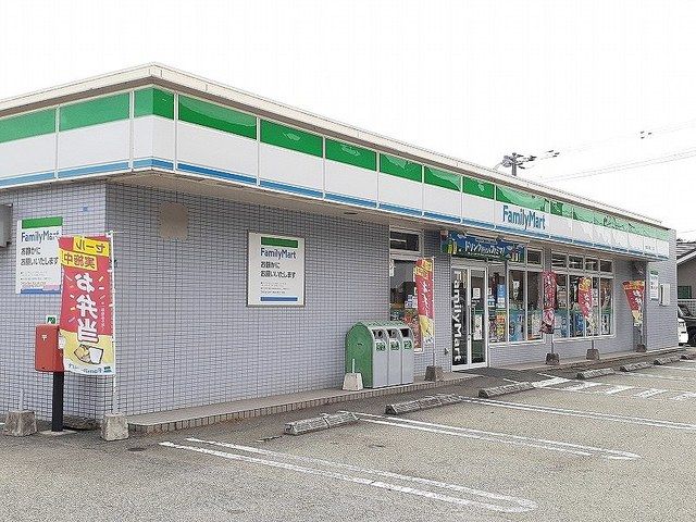 近くのファミリーマート小島九丁目店まで270m（徒歩4分）