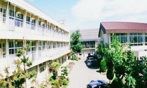 近くの中学校まで290m（徒歩4分）