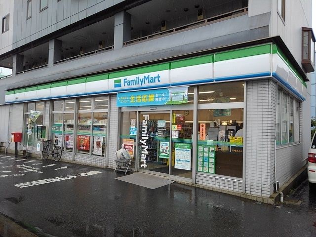 近くのファミリーマート久野店まで700m（徒歩9分）
