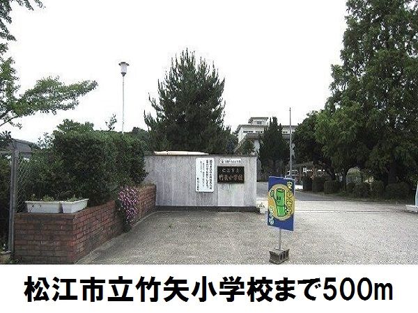 近くの小学校まで500m（徒歩7分）