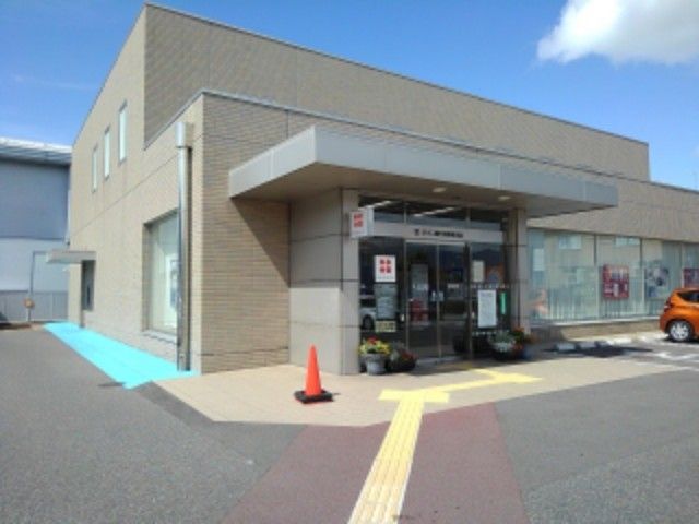 近くの八十二銀行長野南支店まで400m（徒歩5分）