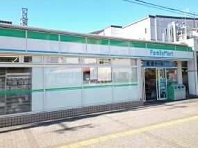 近くのファミリーマートまで90m（徒歩2分）