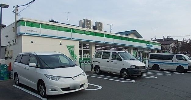 近くのファミリーマート影取鉄砲宿店まで40m（徒歩1分）