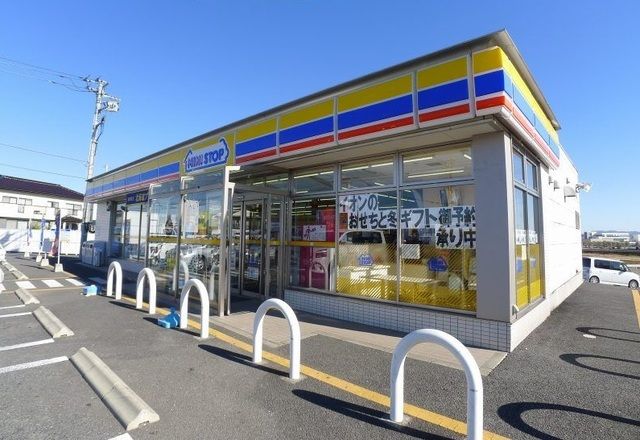 近くのコンビニまで400m（徒歩5分）