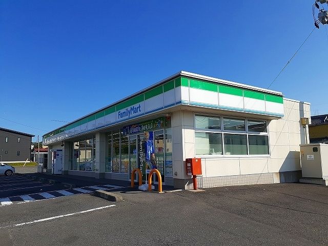 近くのコンビニまで550m（徒歩7分）