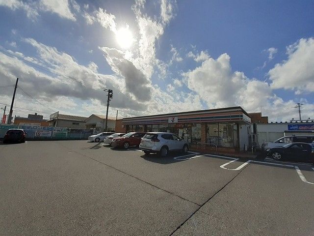 近くのセブンイレブン新潟上所店まで90m（徒歩2分）