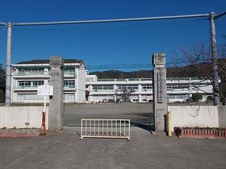 近くの小田小学校まで500m（徒歩7分）