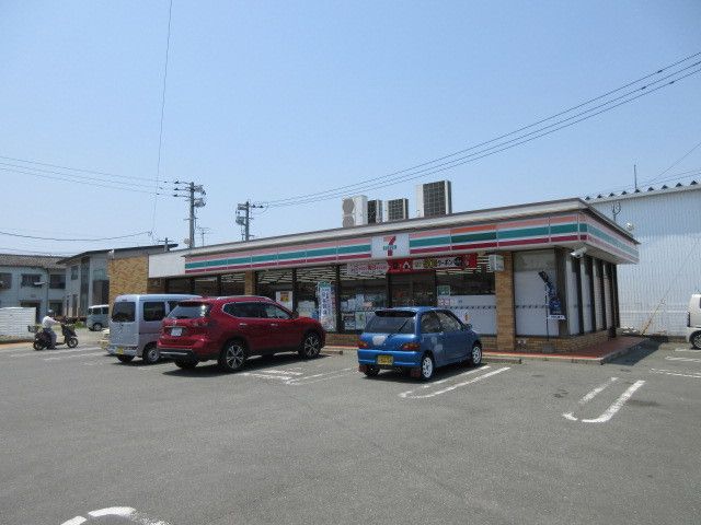 近くのセブンイレブン荒尾打越店まで620m（徒歩8分）