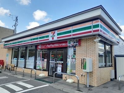 近くのコンビニまで100m（徒歩2分）