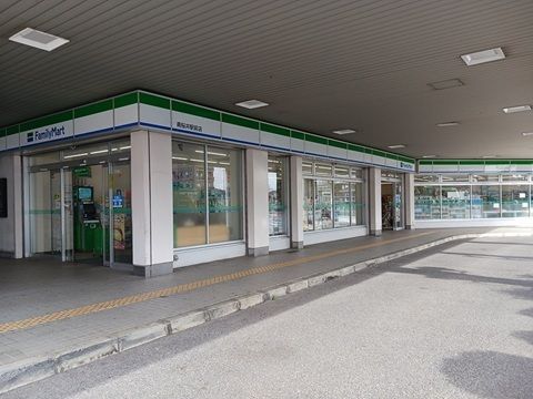 近くのファミリーマートまで96m(徒歩2分)