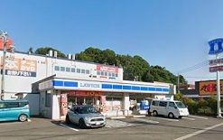 近くのローソン横浜栄飯島町店まで341m（徒歩5分）