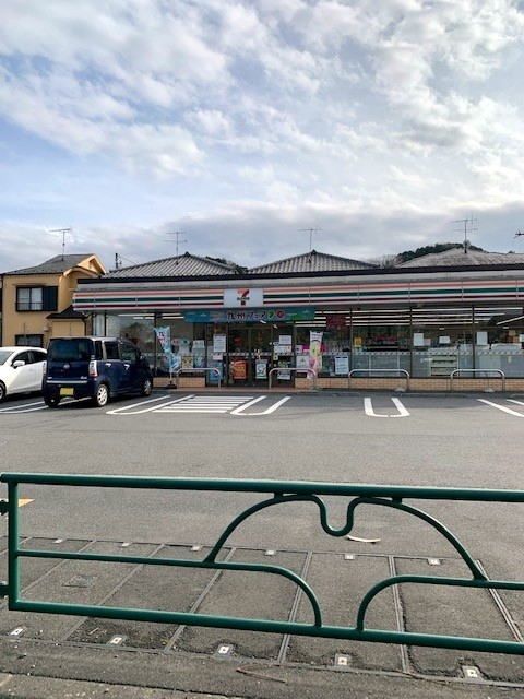 近くのコンビニまで1,000m（徒歩13分）