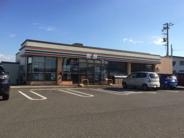 近くのコンビニまで800m（徒歩10分）