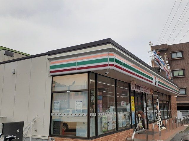 近くのコンビニまで1,100m（徒歩14分）